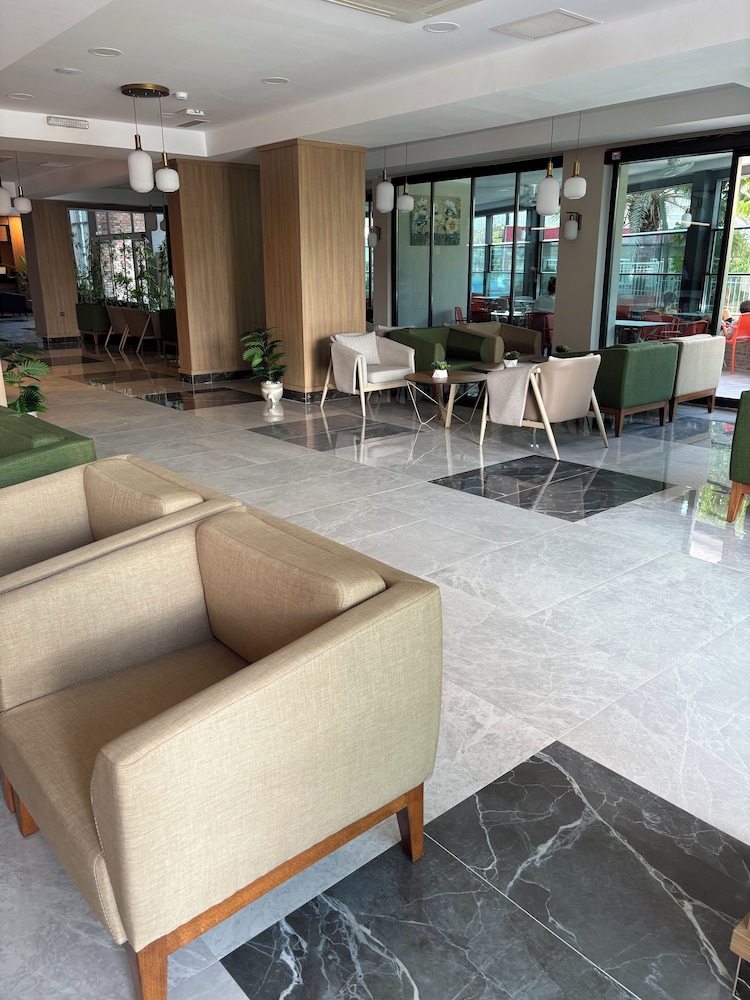 Sırma Hotel — Hotel building in Side