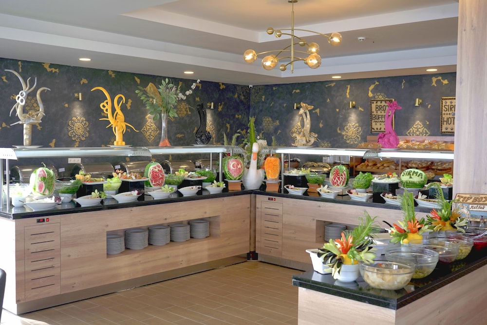 Sırma Hotel — Restaurant & bars in Side
