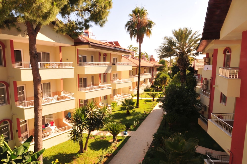 Sırma Hotel — Hotel building in Side