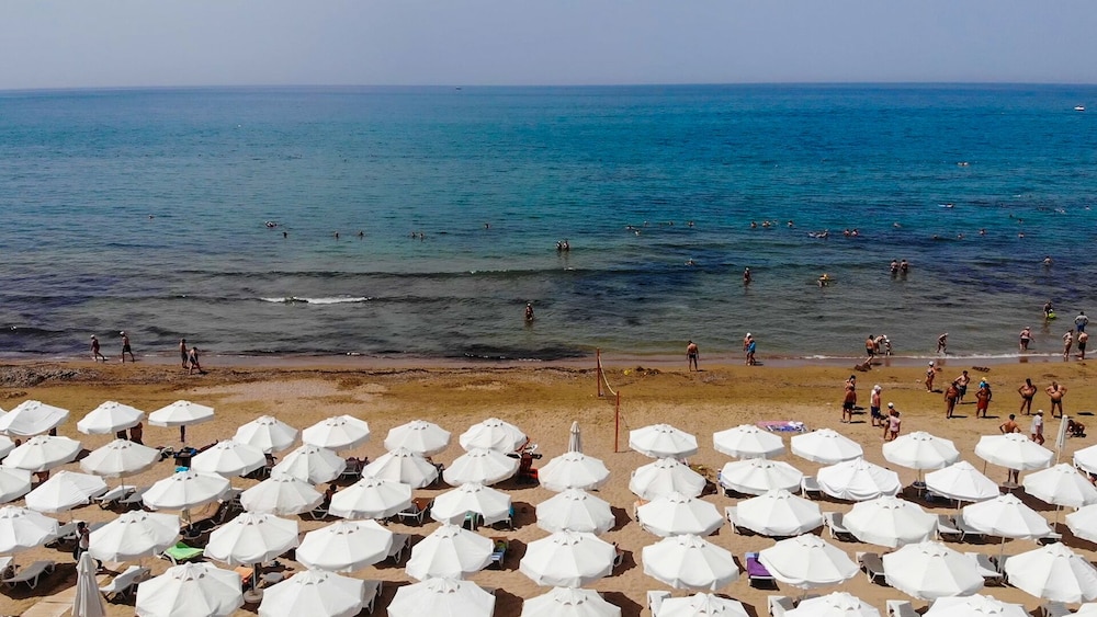 Sırma Hotel — Beach in Side