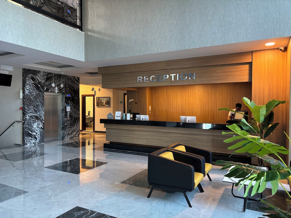 Sırma Hotel — Hotel building in Side