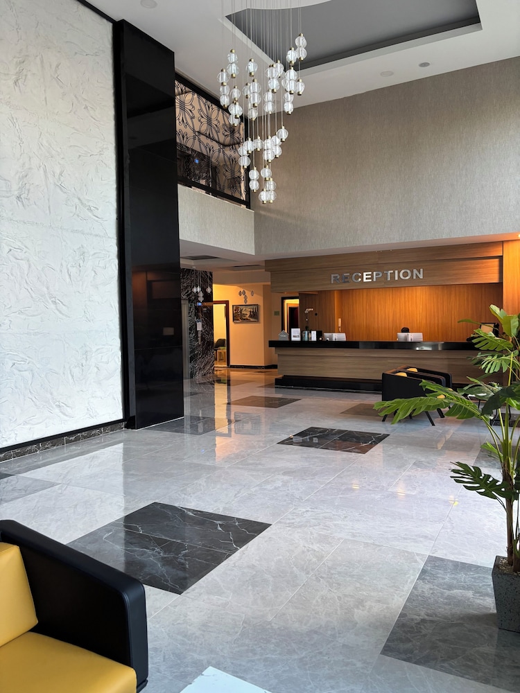 Sırma Hotel — Hotel building in Side
