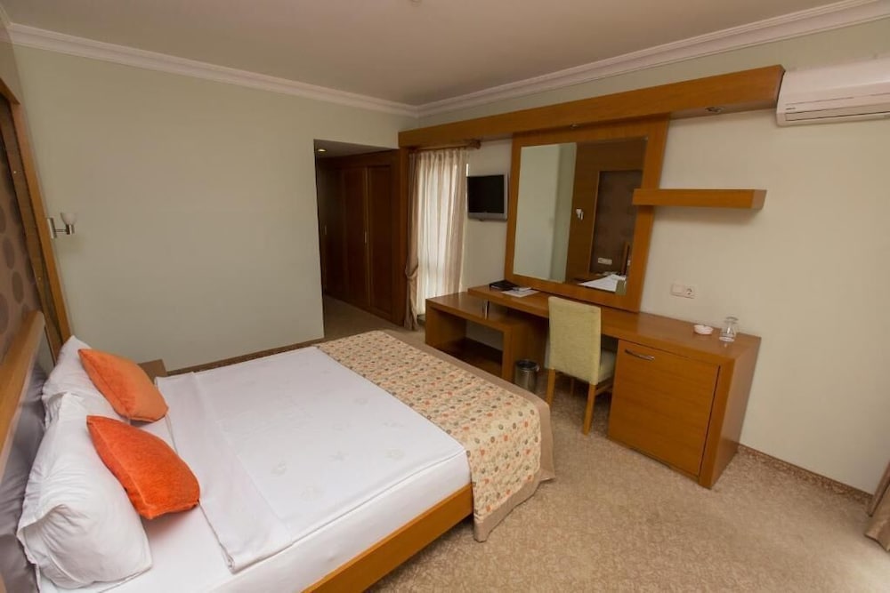 Sırma Hotel — Hotel rooms in Side