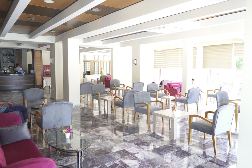 Sırma Hotel — Hotel building in Side