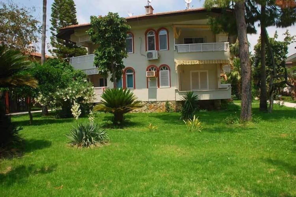 Sırma Hotel — Hotel building in Side