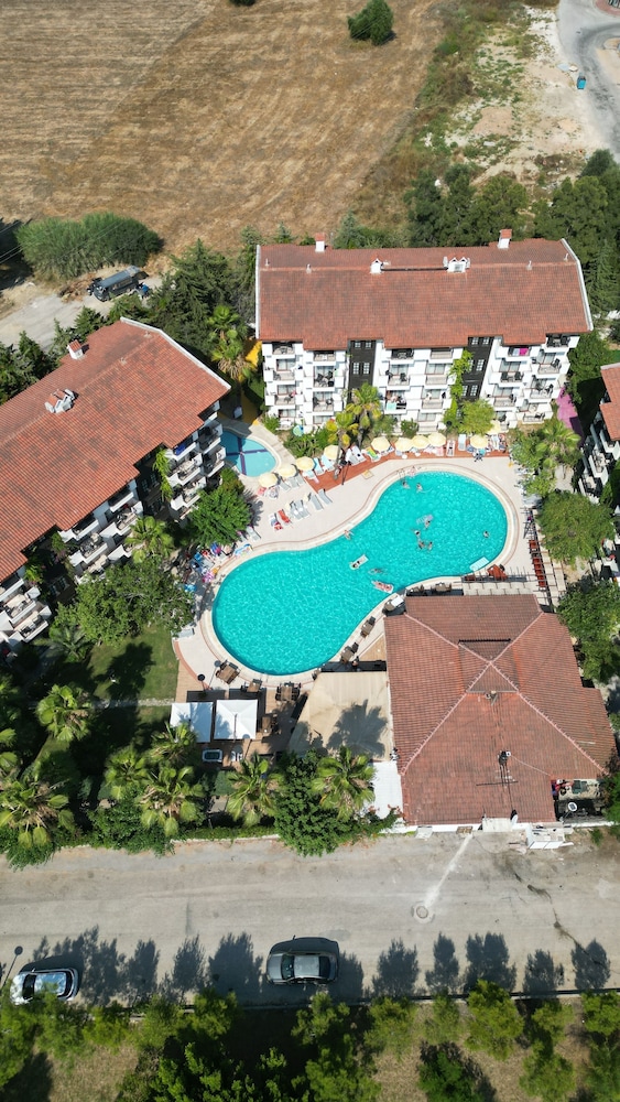 Lemas Suite Hotel — Swimming pool in Side