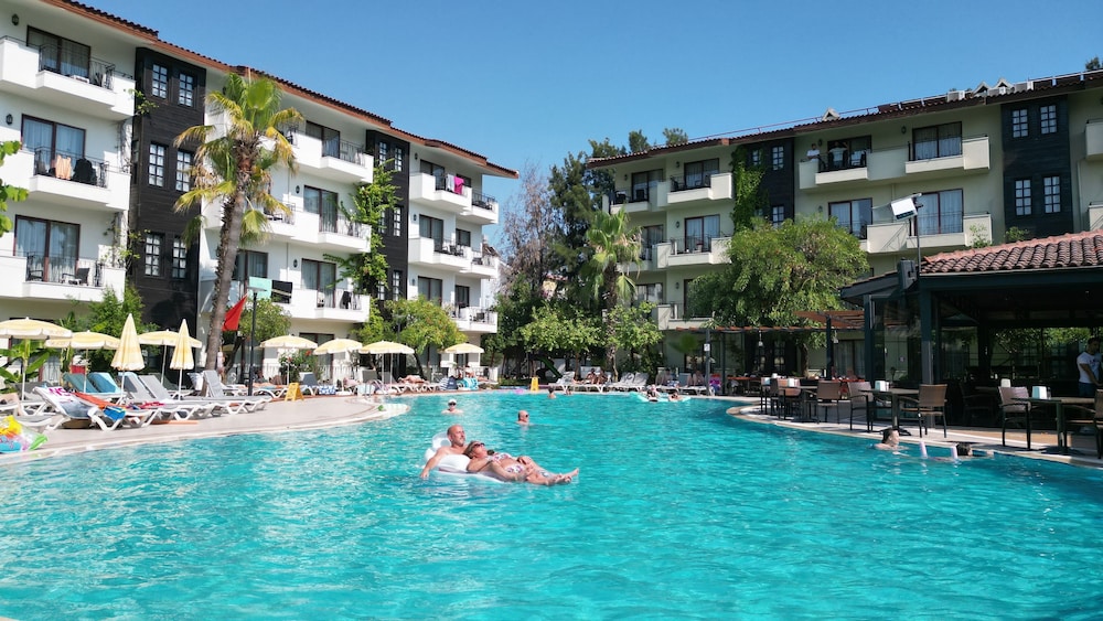 Lemas Suite Hotel — Swimming pool in Side