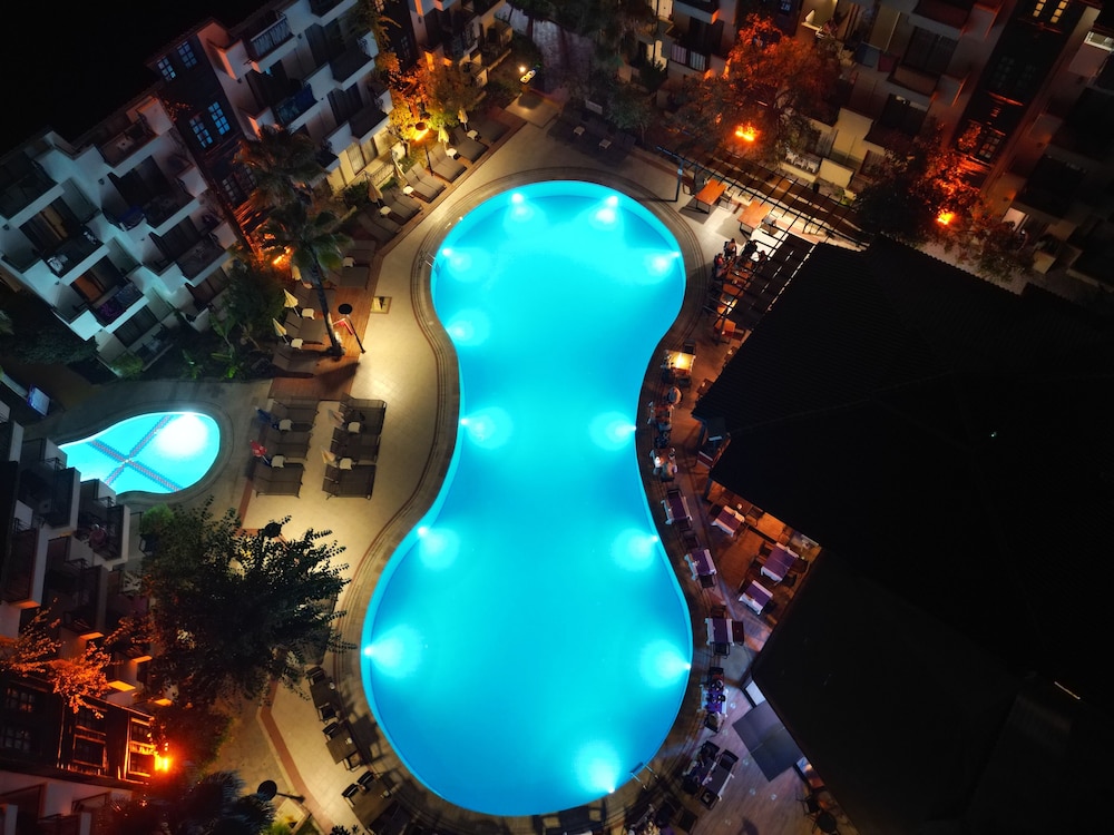 Lemas Suite Hotel — Swimming pool in Side