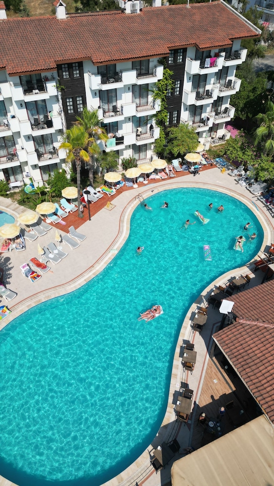 Lemas Suite Hotel — Swimming pool in Side