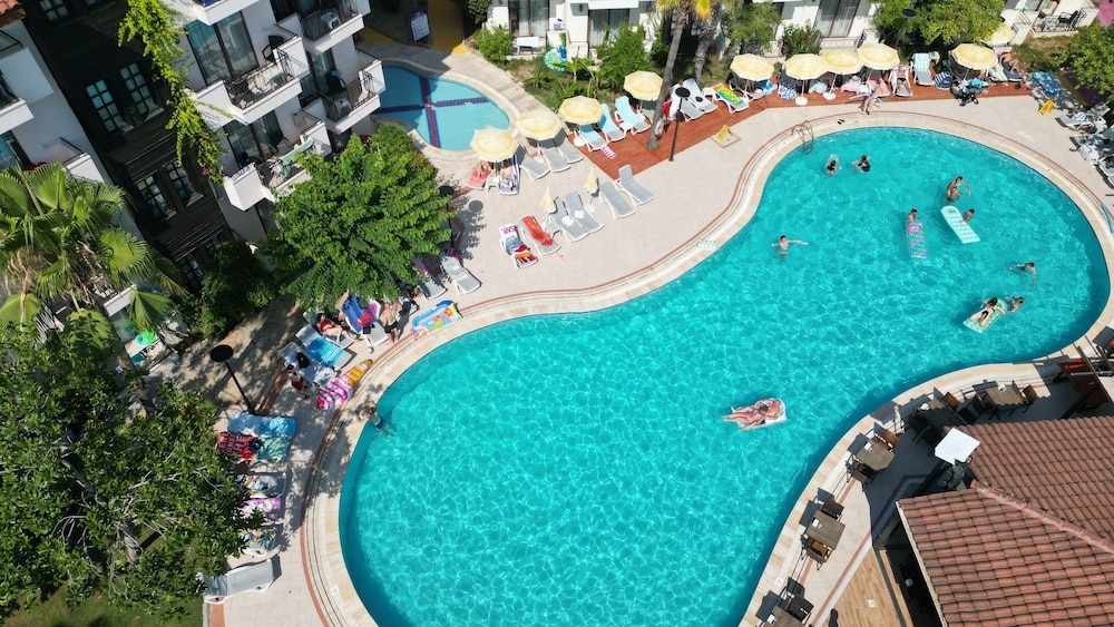 Lemas Suite Hotel — Swimming pool in Side