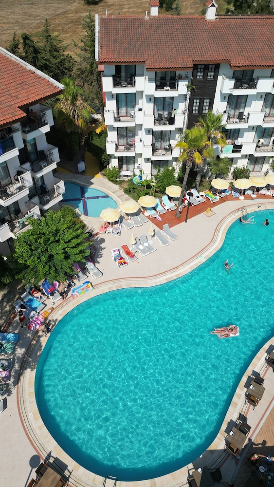 Lemas Suite Hotel — Swimming pool in Side