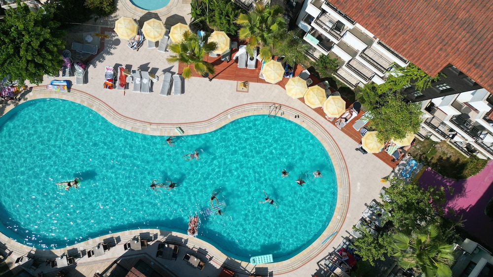 Lemas Suite Hotel — Swimming pool in Side
