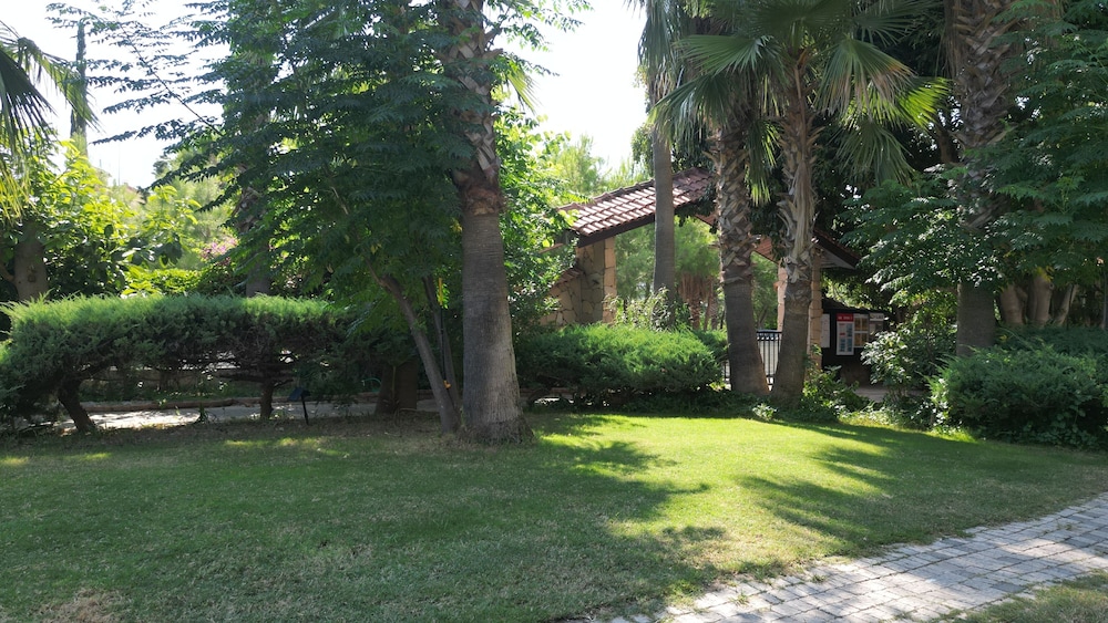 Lemas Suite Hotel — Hotel building in Side