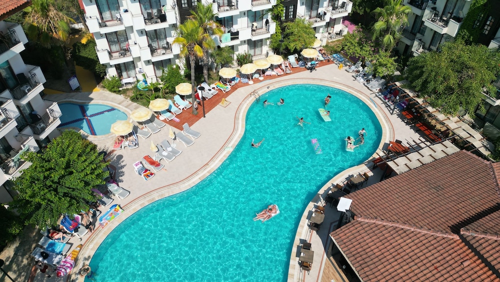 Lemas Suite Hotel — Swimming pool in Side