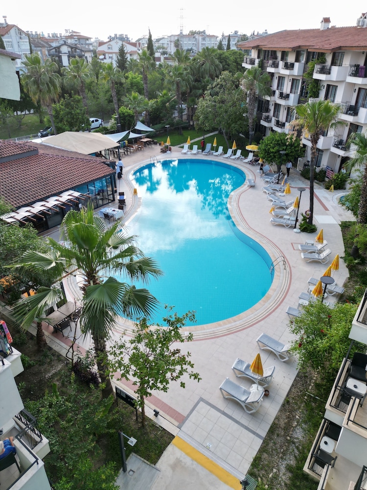 Lemas Suite Hotel — Swimming pool in Side