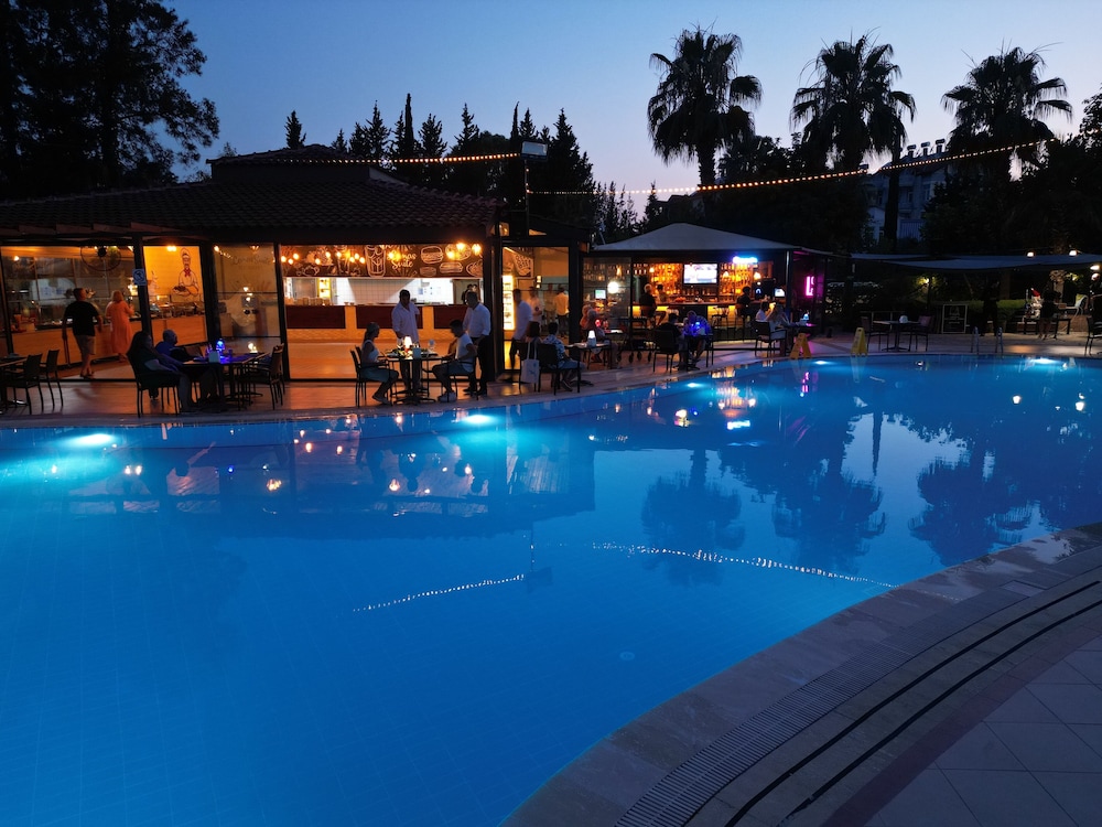 Lemas Suite Hotel — Restaurant & bars in Side