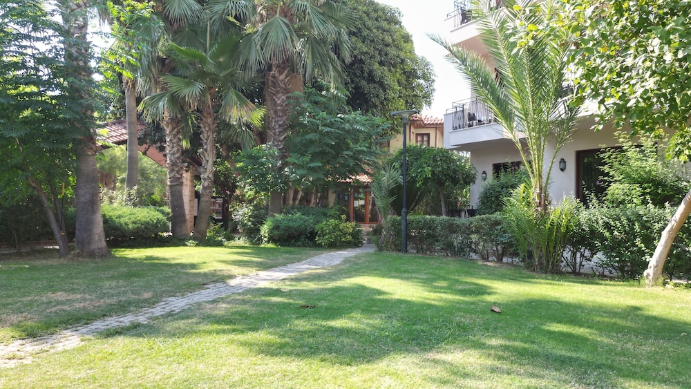 Lemas Suite Hotel — Hotel building in Side