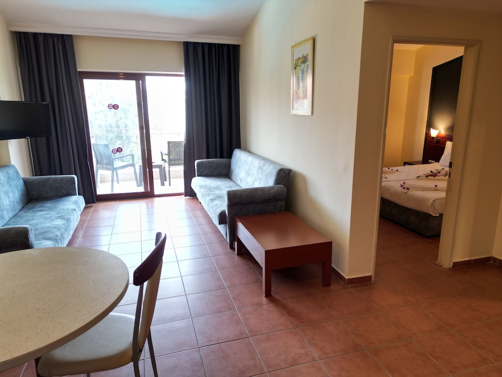 Lemas Suite Hotel — Hotel rooms in Side