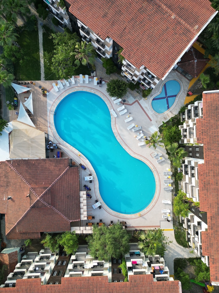 Lemas Suite Hotel — Swimming pool in Side