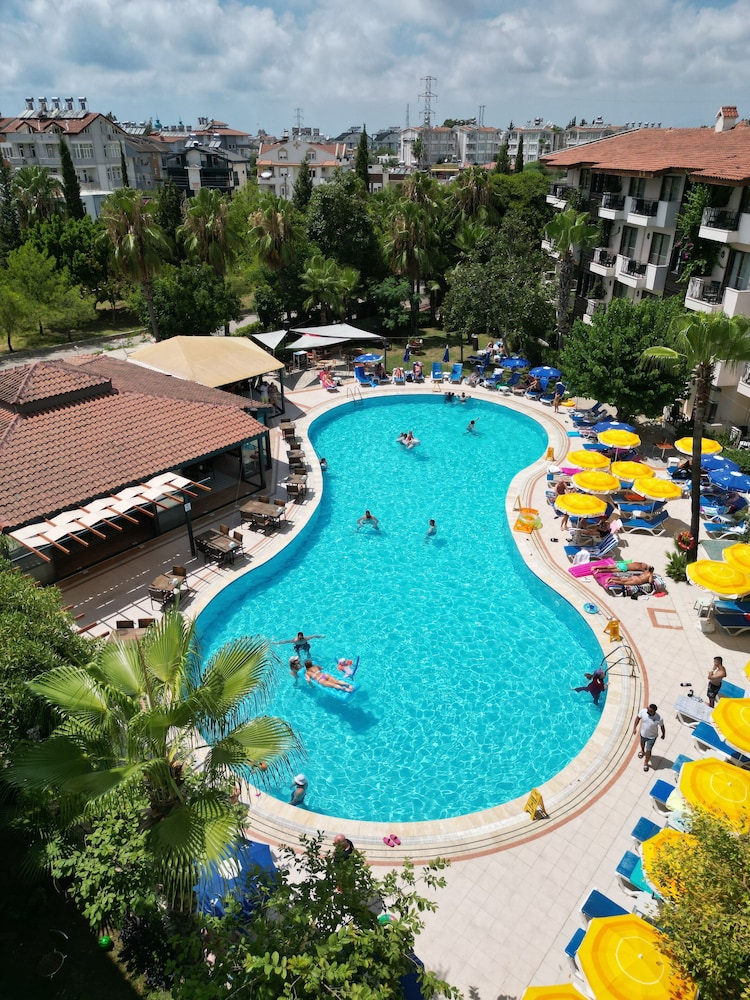 Lemas Suite Hotel — Main photo in Side