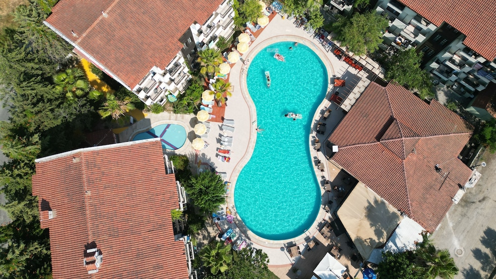 Lemas Suite Hotel — Swimming pool in Side