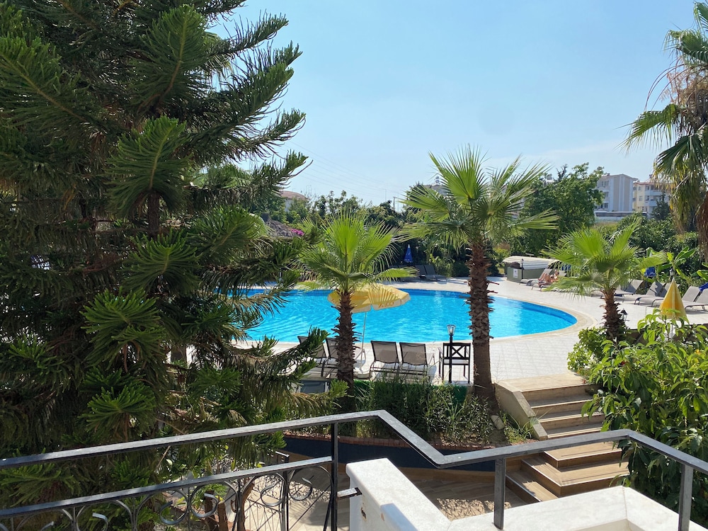 Lemas Suite Hotel — Swimming pool in Side