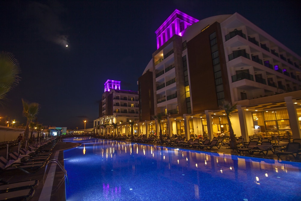 Linda Sunny Beach Hotel & Spa-Ultra All Inclusive — Swimming pool in Side