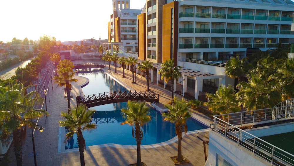 Linda Sunny Beach Hotel & Spa-Ultra All Inclusive — Swimming pool in Side