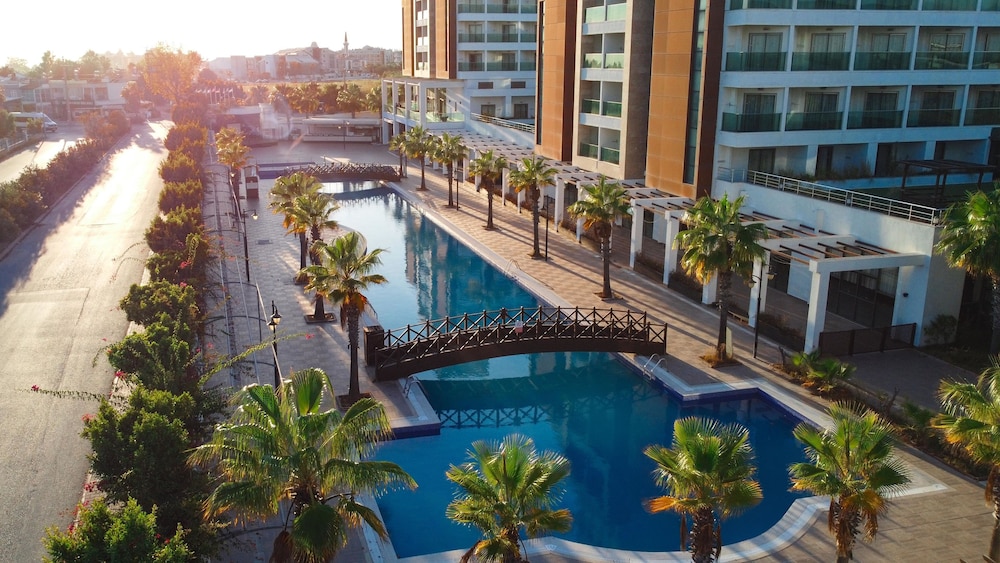 Linda Sunny Beach Hotel & Spa-Ultra All Inclusive — Swimming pool in Side