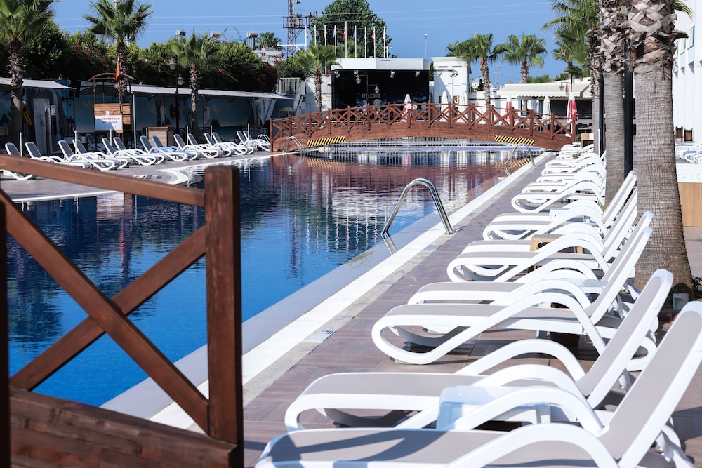 Linda Sunny Beach Hotel & Spa-Ultra All Inclusive — Swimming pool in Side