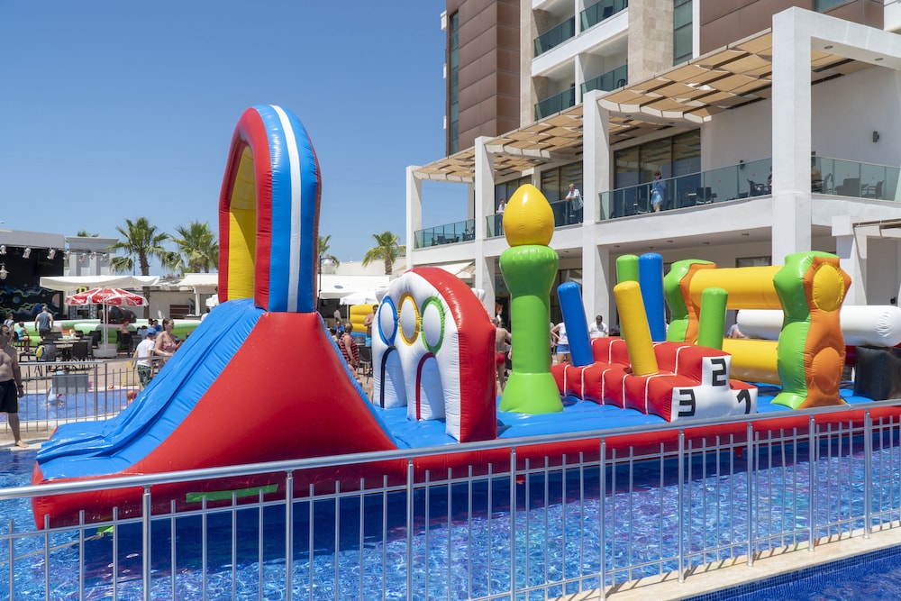 Linda Sunny Beach Hotel & Spa-Ultra All Inclusive — Attractions for children in Side