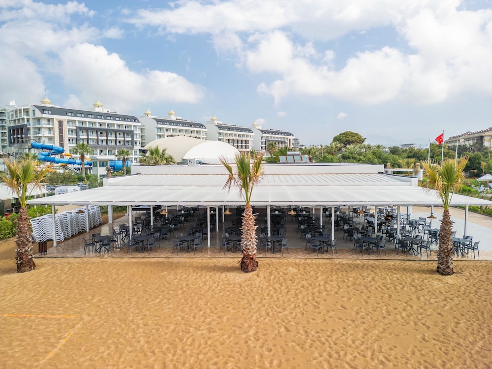 Linda Sunny Beach Hotel & Spa-Ultra All Inclusive — Restaurant & bars in Side