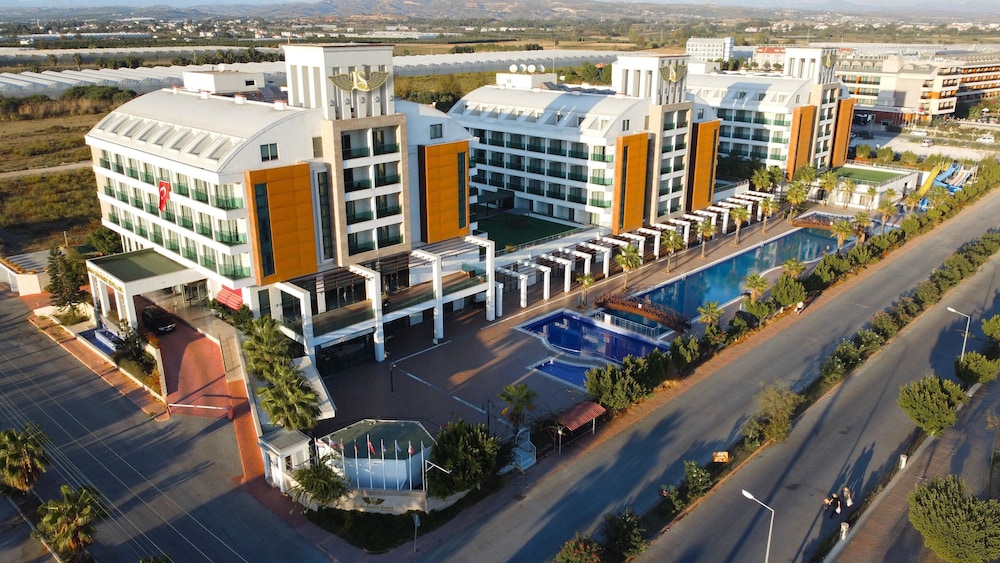 Linda Sunny Beach Hotel & Spa-Ultra All Inclusive — Hotel building in Side