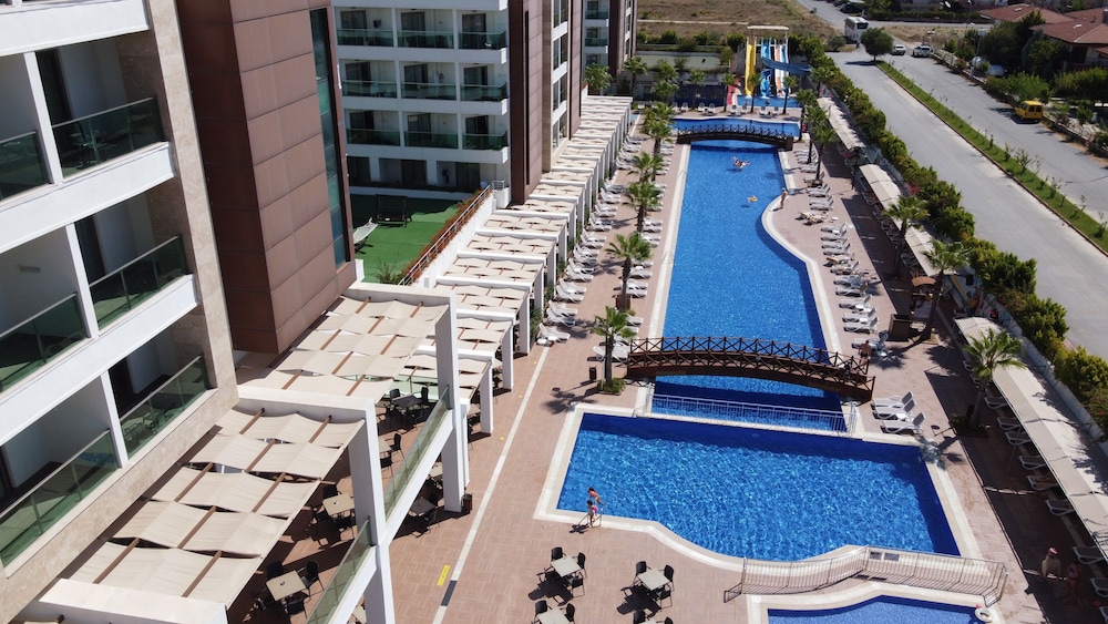 Linda Sunny Beach Hotel & Spa-Ultra All Inclusive — Swimming pool in Side