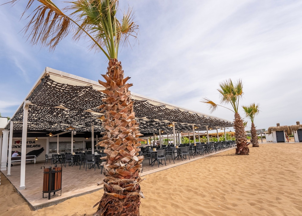 Linda Sunny Beach Hotel & Spa-Ultra All Inclusive — Restaurant & bars in Side
