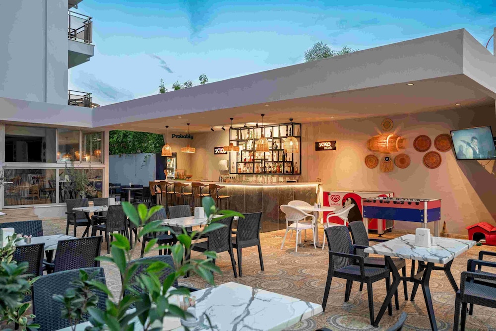 A Hotel Side — Restaurant & bars in Side
