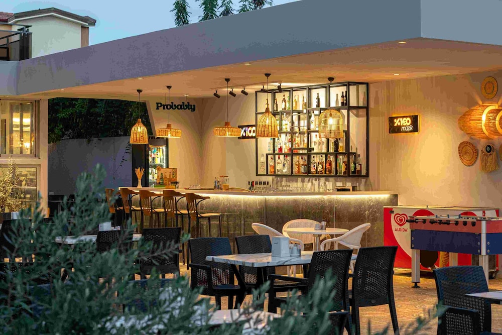 A Hotel Side — Restaurant & bars in Side