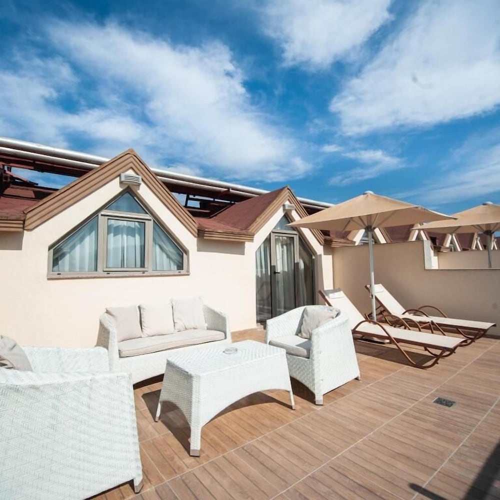 Emre Beach & Emre Hotel — Hotel building in Marmaris, Mugla