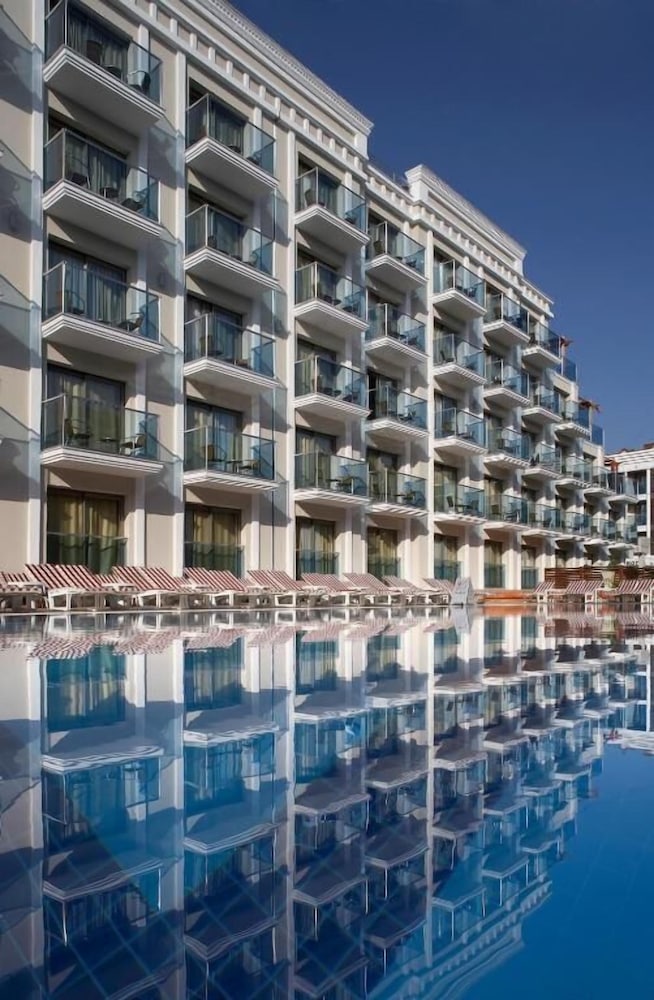 Emre Beach & Emre Hotel — Hotel building in Marmaris, Mugla