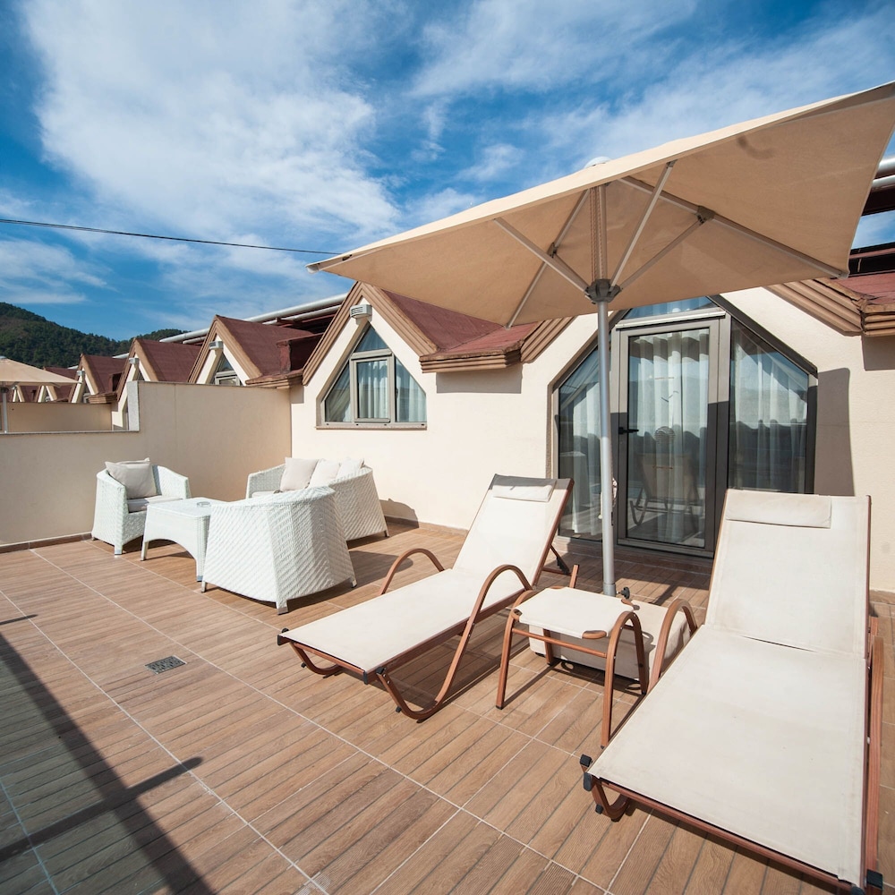 Emre Beach & Emre Hotel — Hotel building in Marmaris, Mugla