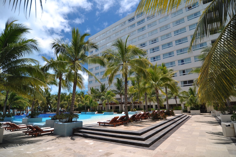 The Sens Cancun By Oasis — Swimming pool in Cancun, Quintana Roo