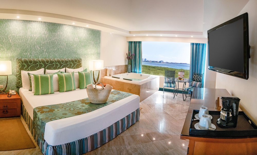 The Sens Cancun By Oasis — Hotel rooms in Cancun, Quintana Roo