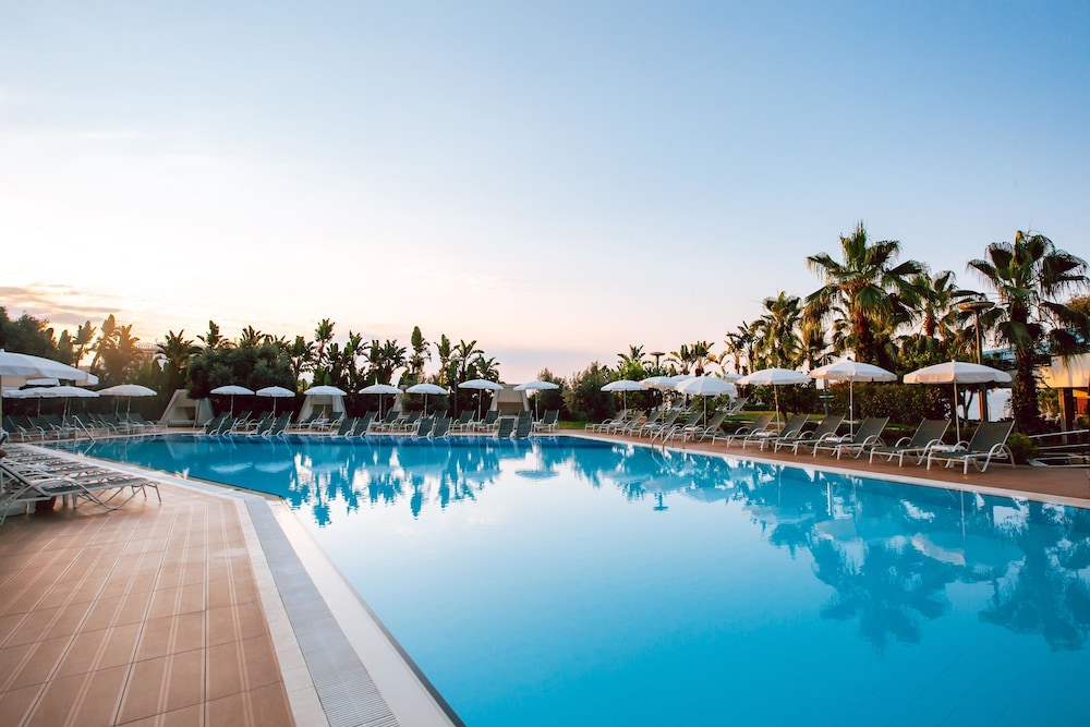 Selene Beach & Spa Hotel — Swimming pool in Alanya