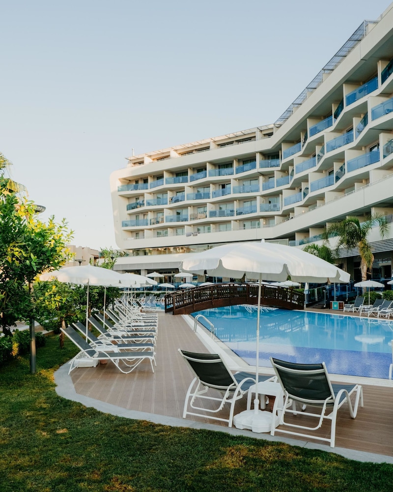 Selene Beach & Spa Hotel — Swimming pool in Alanya