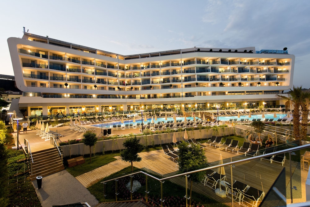 Selene Beach & Spa Hotel — Hotel building in Alanya