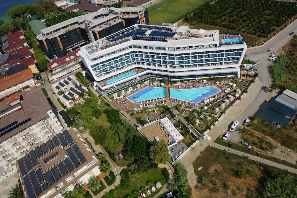 Selene Beach & Spa Hotel — Hotel building in Alanya