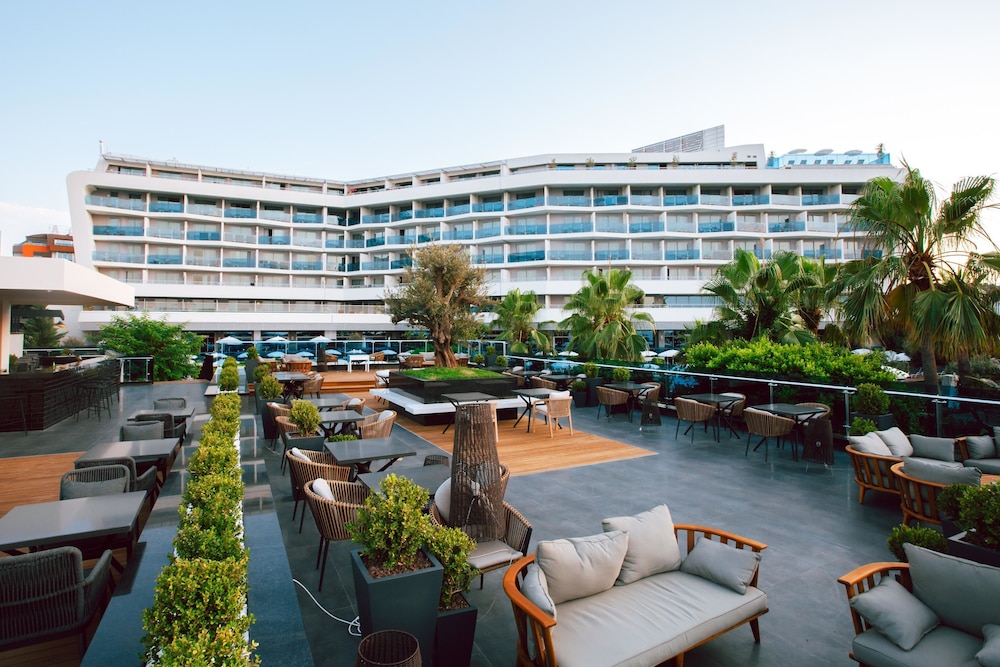 Selene Beach & Spa Hotel — Hotel building in Alanya