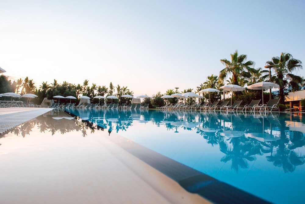 Selene Beach & Spa Hotel — Swimming pool in Alanya