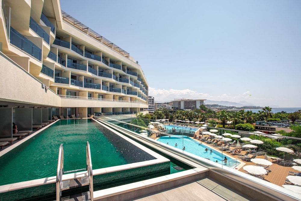 Selene Beach & Spa Hotel — Swimming pool in Alanya