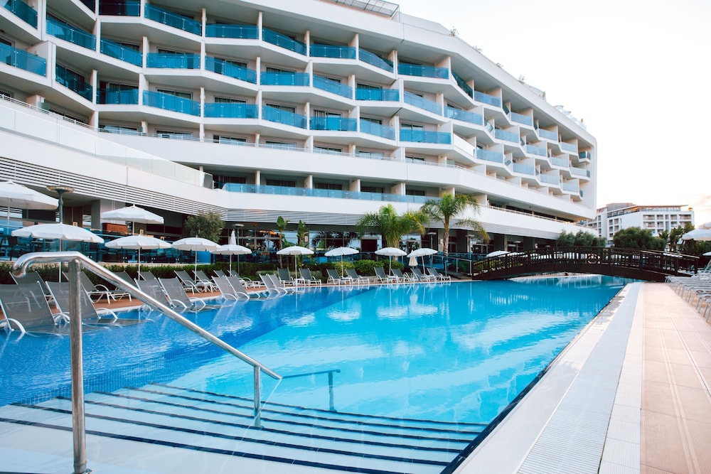 Selene Beach & Spa Hotel — Swimming pool in Alanya
